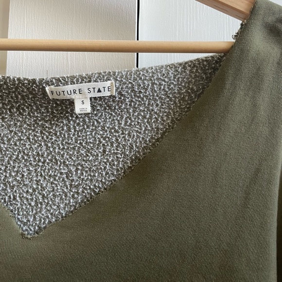 Urban Outfitters cropped sweater - Picture 2 of 3